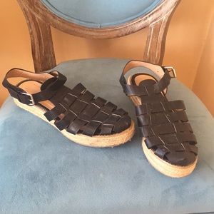 Woman’s flatform sandals